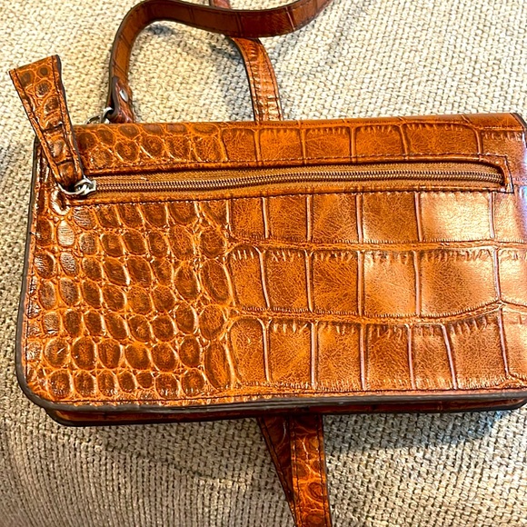 Jessica Simpson gator print shoulder bag - Picture 3 of 12